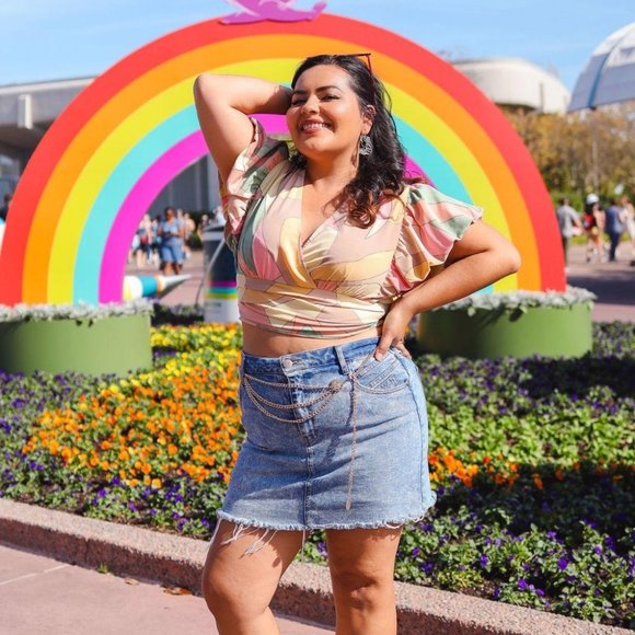 LOVE IS ABSTRACT TOP - Picture 5 of 5